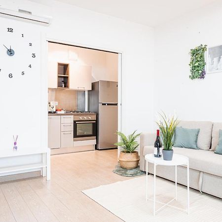 Apulialux - Elegant Apartment Con Netflix Bari Extérieur photo