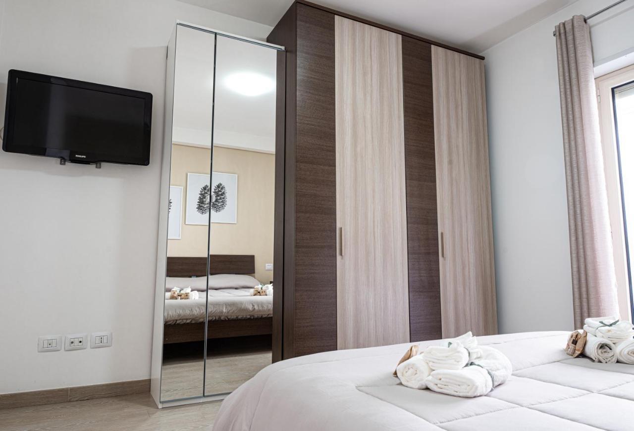 Apulialux - Elegant Apartment Con Netflix Bari Extérieur photo