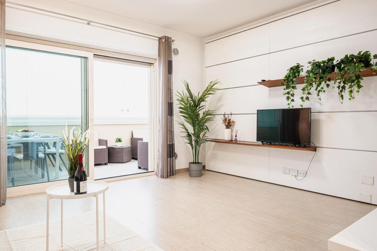 Apulialux - Elegant Apartment Con Netflix Bari Extérieur photo