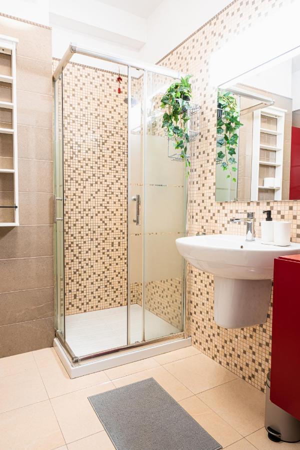 Apulialux - Elegant Apartment Con Netflix Bari Extérieur photo